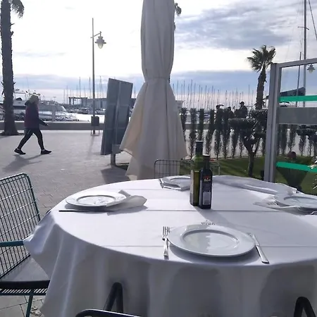Apto Con Terraza Y 2 Dormitorios. 600 Megas Wifi.