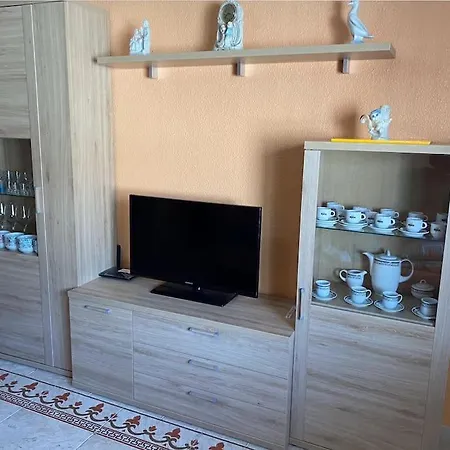 Apto Con Terraza Y 2 Dormitorios. 600 Megas Wifi. Apartment *