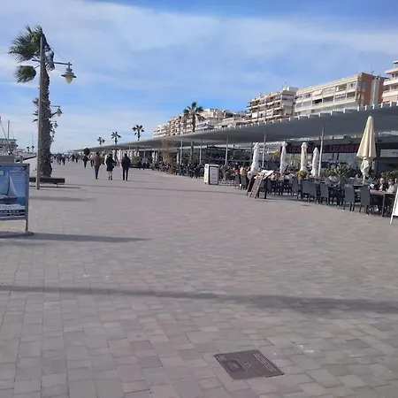 Apto Con Terraza Y 2 Dormitorios. 600 Megas Wifi. *