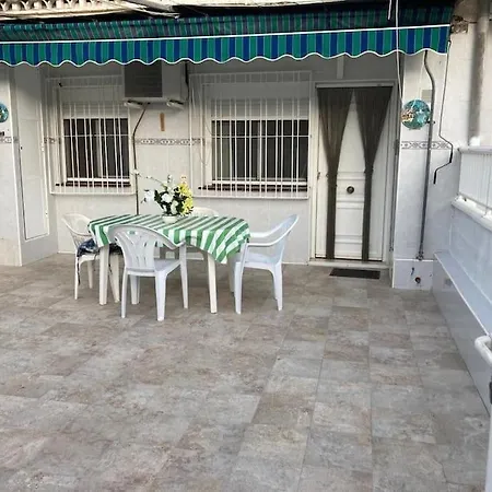 Apto Con Terraza Y 2 Dormitorios. 600 Megas Wifi.