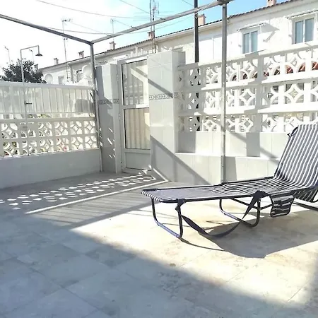 Apto Con Terraza Y 2 Dormitorios. 600 Megas Wifi.