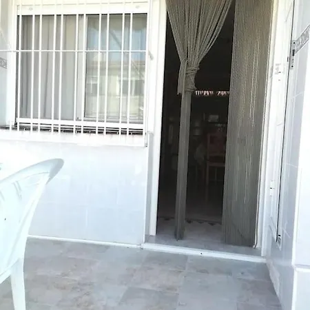 Apto Con Terraza Y 2 Dormitorios. 600 Megas Wifi. Santa Pola