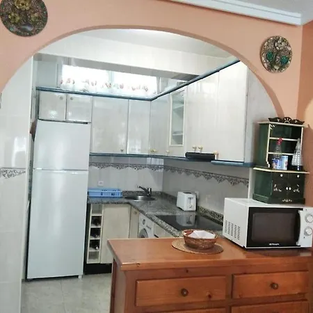 Apto Con Terraza Y 2 Dormitorios. 600 Megas Wifi. *